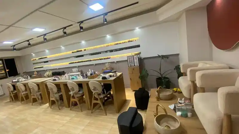 قدوسی غربی، سالن زیبایی برند، واگذاری کامل