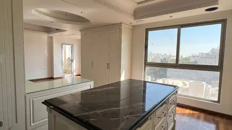 سه خوابه، ۲۲۰متری، همکف، حیاط دار، مستر کلوزت، محلاتی